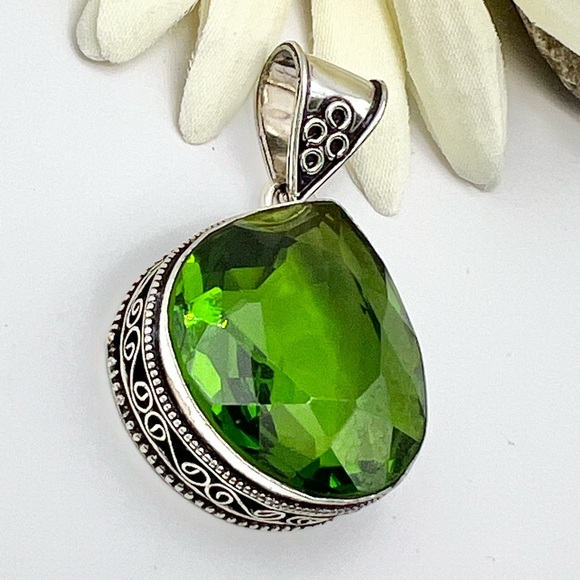 GREEN QUARTZ PENDANT - Picture 4 of 12